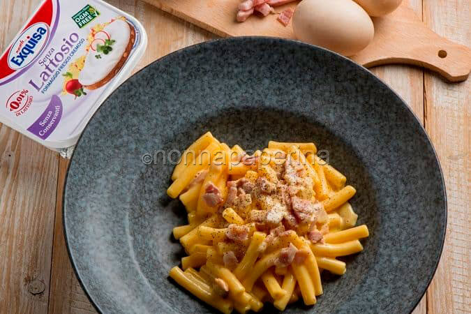 Carbonara che bontà!  sedanini alla carbonara con formaggio spalmabile