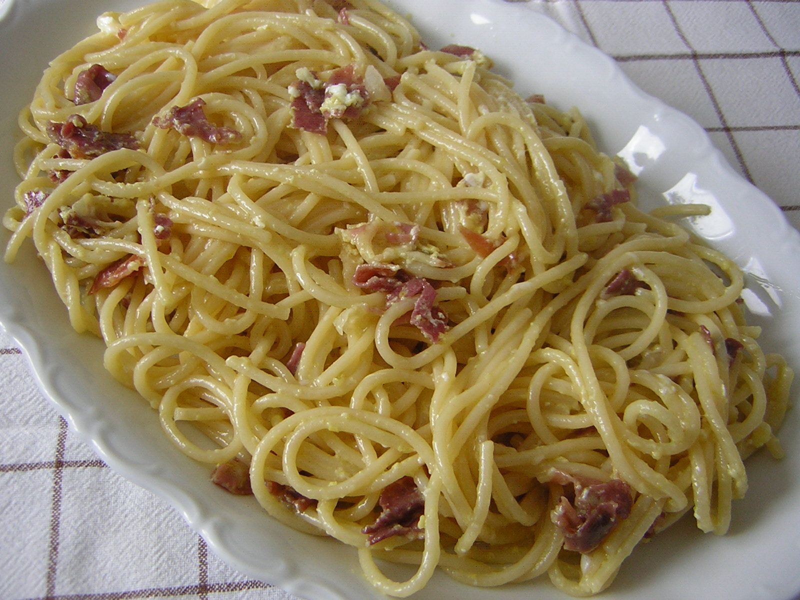 Carbonara con prosciutto crudo