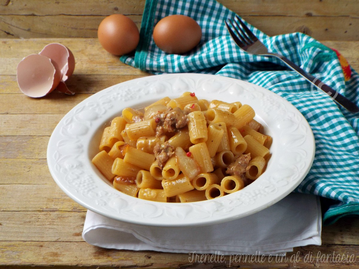 Carbonara con salsiccia e pepe rossa