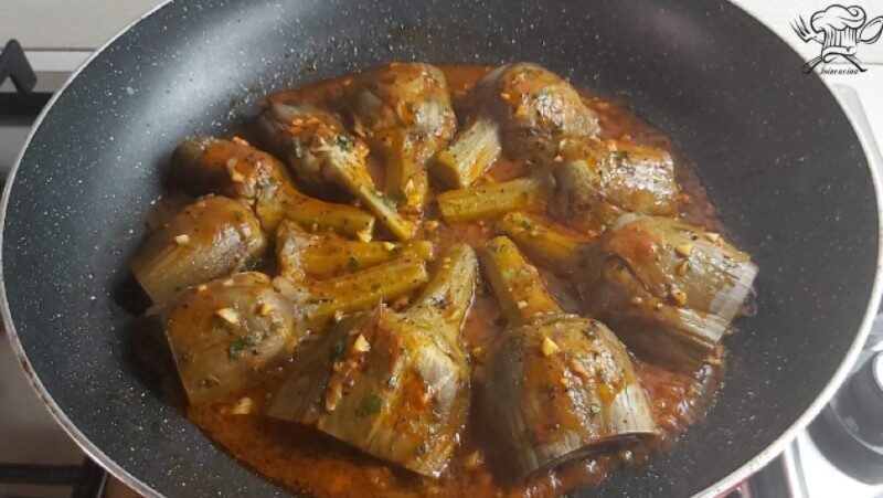 Carciofi al sugo