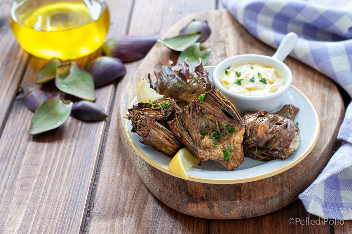 Carciofi arrostiti in friggitrice ad aria