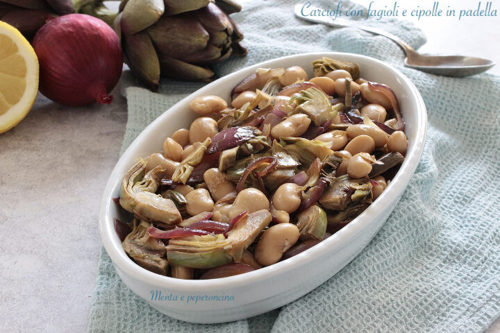 Carciofi con fagioli e cipolle in padella
