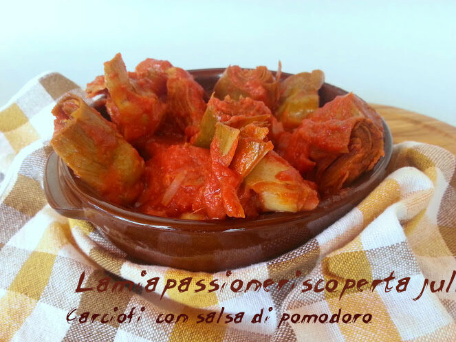 Carciofi con salsa di pomodoro