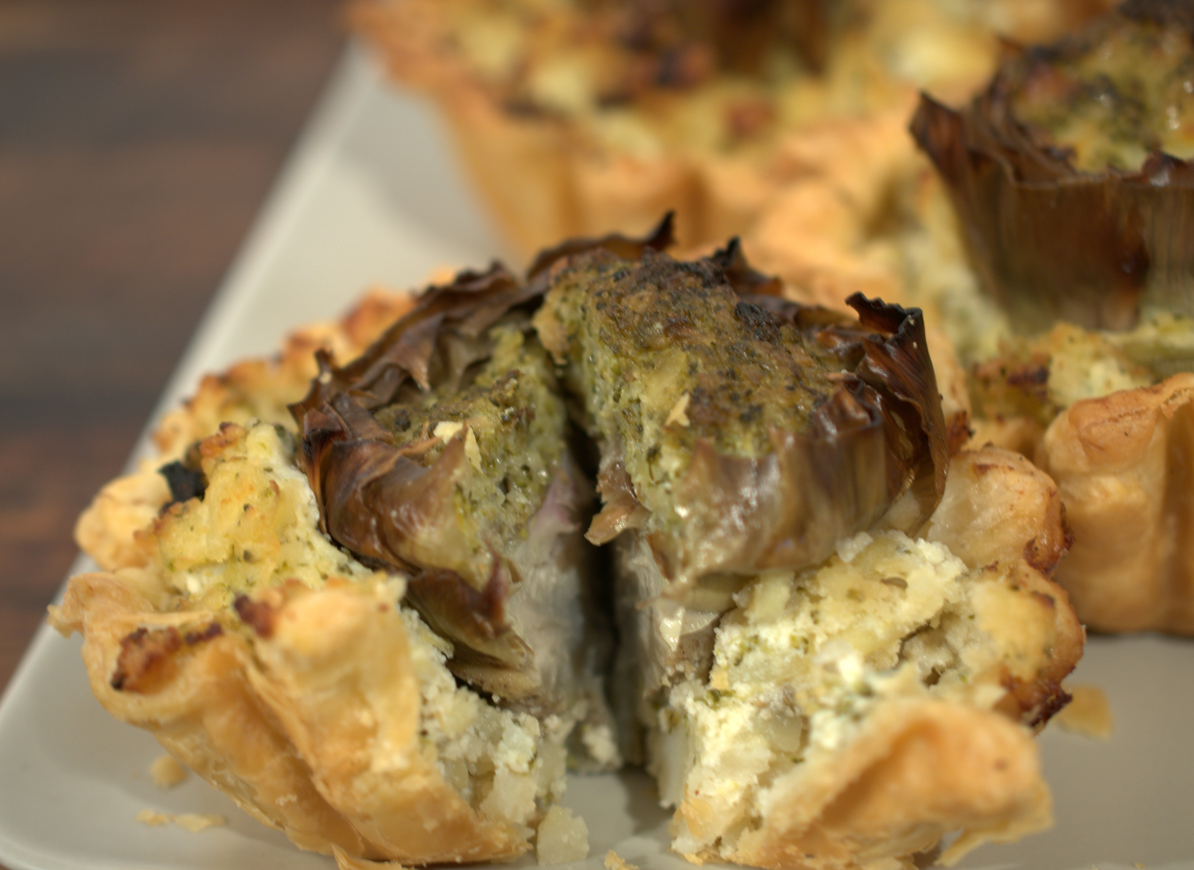 Carciofi in cestini di sfoglia con patate, broccoli e asiago