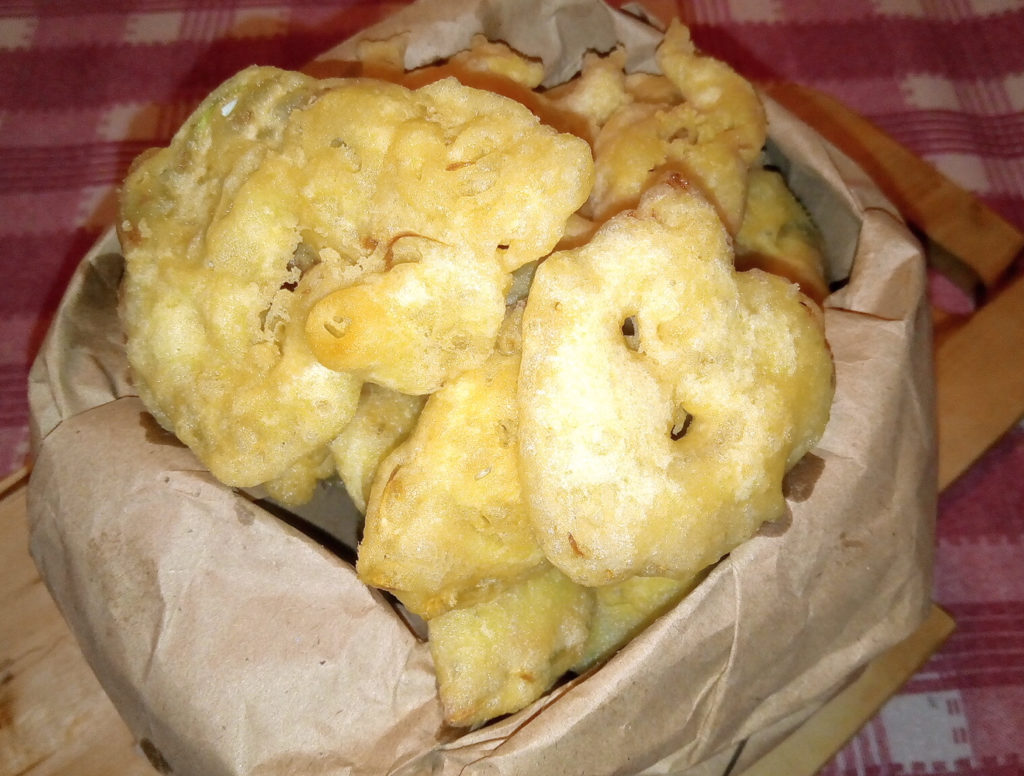 Carciofi in pastella di farina di ceci