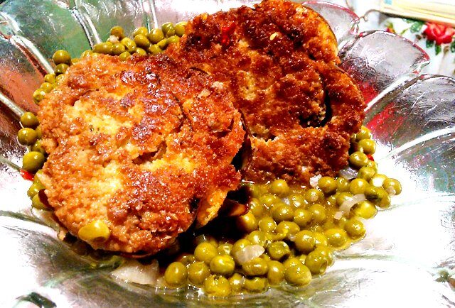 Carciofi ripieni e piselli novelli