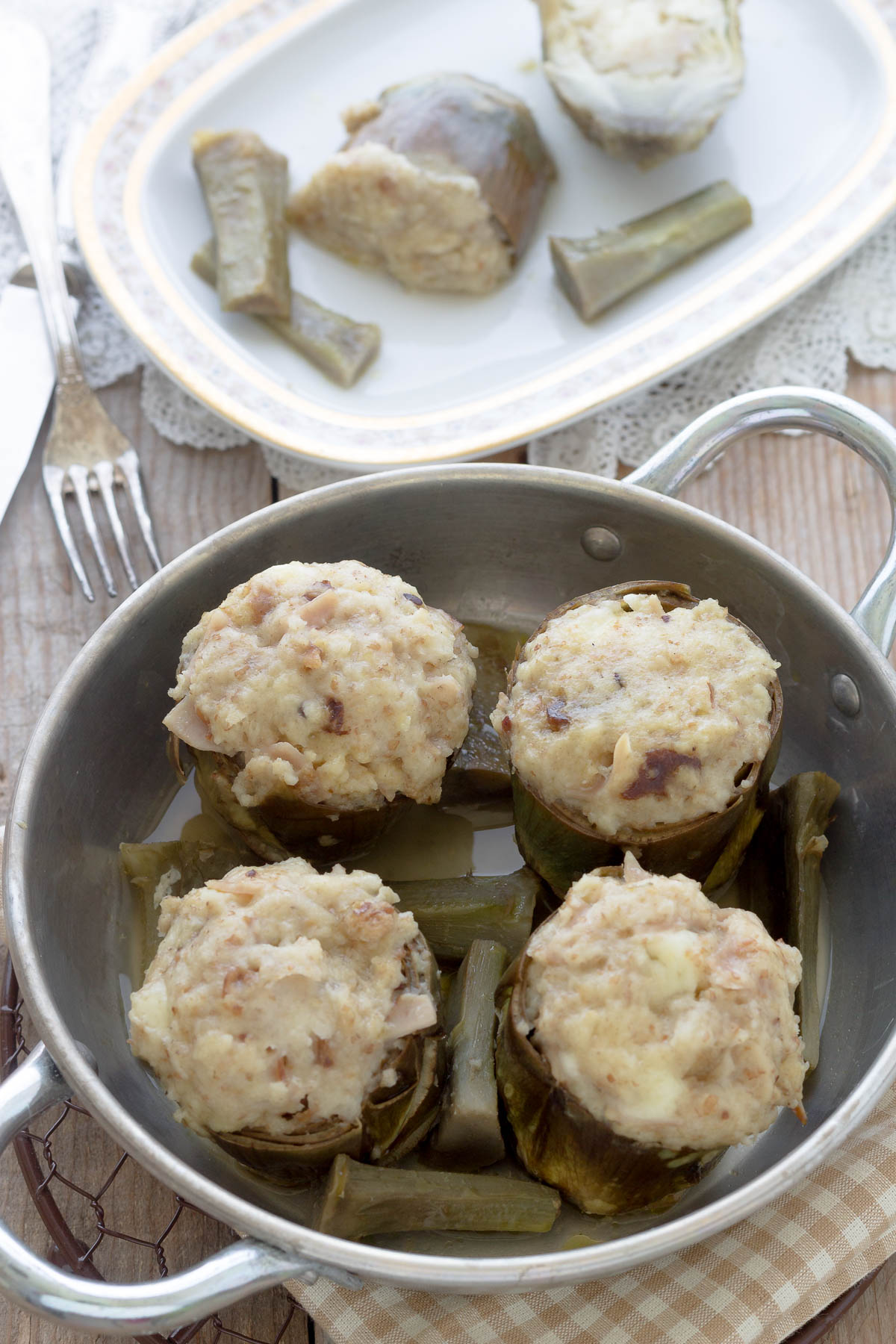 Carciofi ripieni in umido