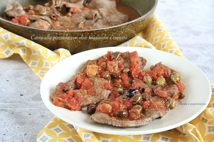 Carne alla pizzaiola con olive taggiasche e capperi