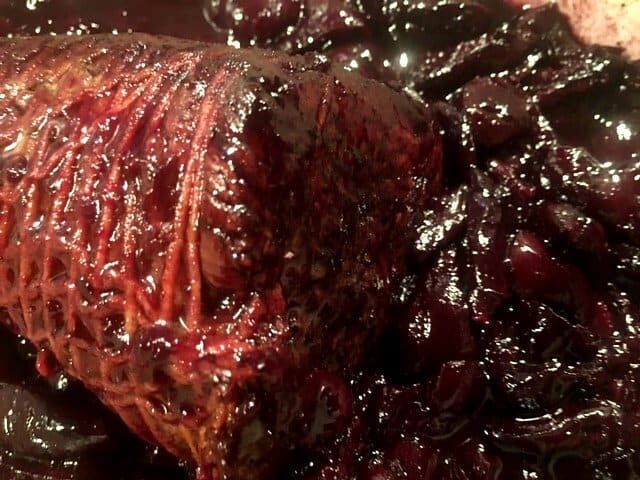 Carne brasata con ciliegie: si scioglie in bocca