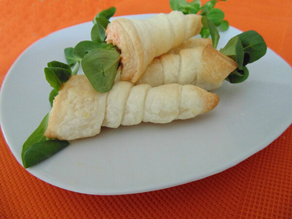 Carote di sfoglia con mousse di carote e piselli