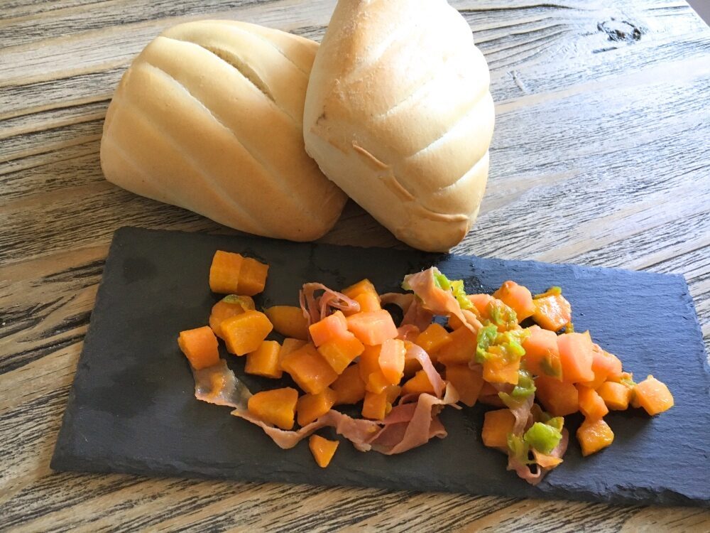 Carotine con fiori di zucca e speck