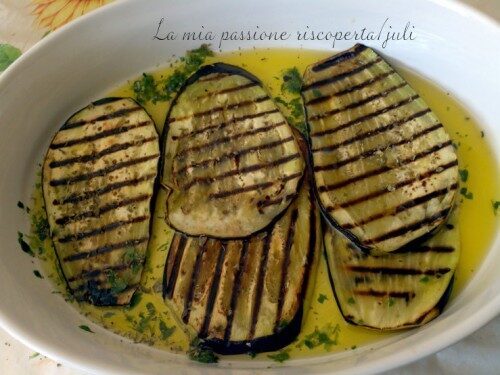 Carpaccio di melanzana piatto mediterraneo aromatico