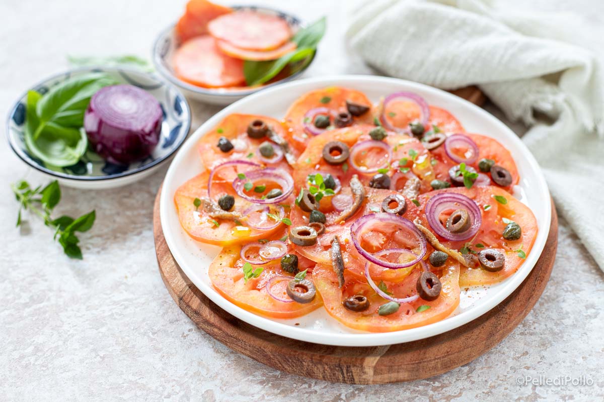 Carpaccio di pomodori alla mediterranea