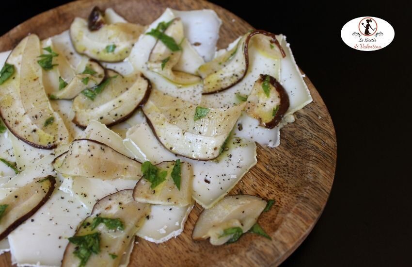 Carpaccio di toma del bot del caseificio valvaraita e funghi porcini
