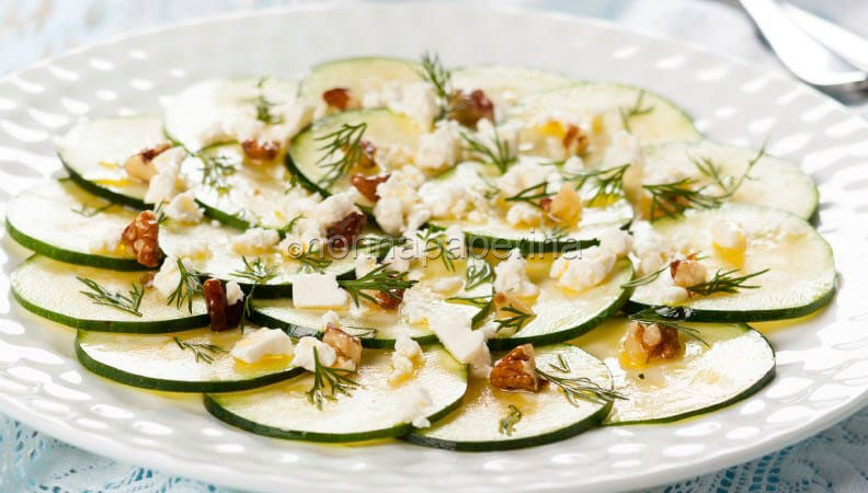 Carpaccio di zucchine alle mandorle, un piatto genuino e tanti bei ricordi