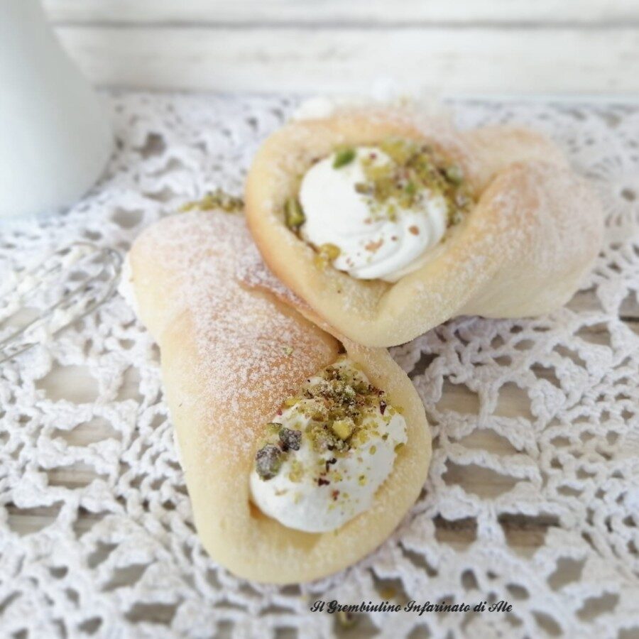 Cartocci di frolla allo yogurt con panna vegetale