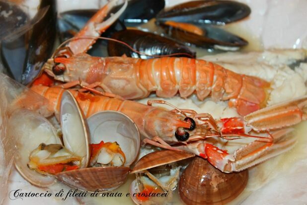 Cartoccio di orata e crostacei