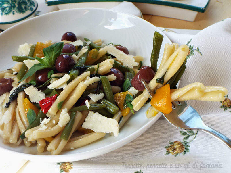 Casarecci con peperone, fagiolini e olive