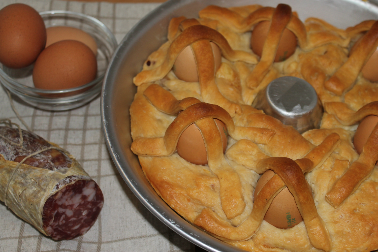 Casatiello, sua maestà – torta salata napoletana di pasqua
