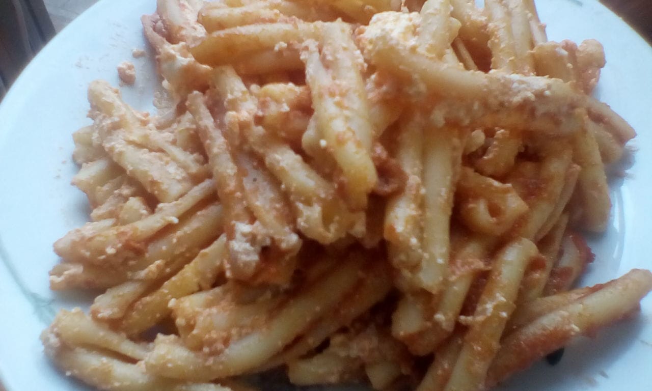 Caserecce al ragù con ricotta