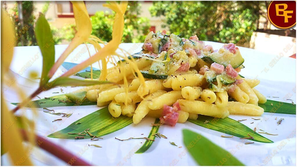 Caserecce con pancetta e zucchina