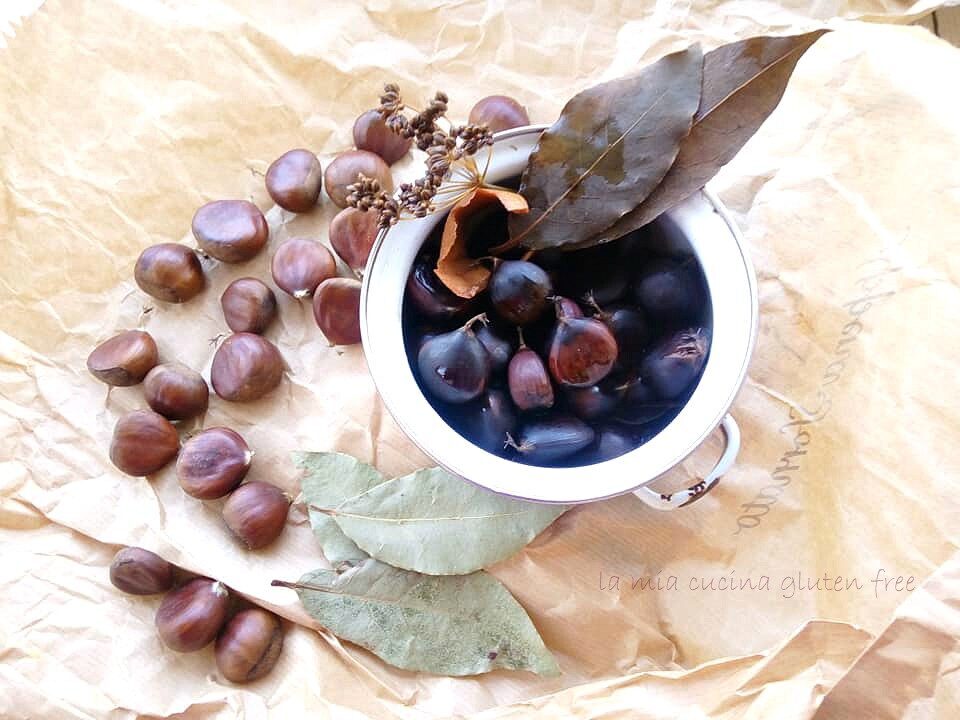 Castagne bollite con la buccia