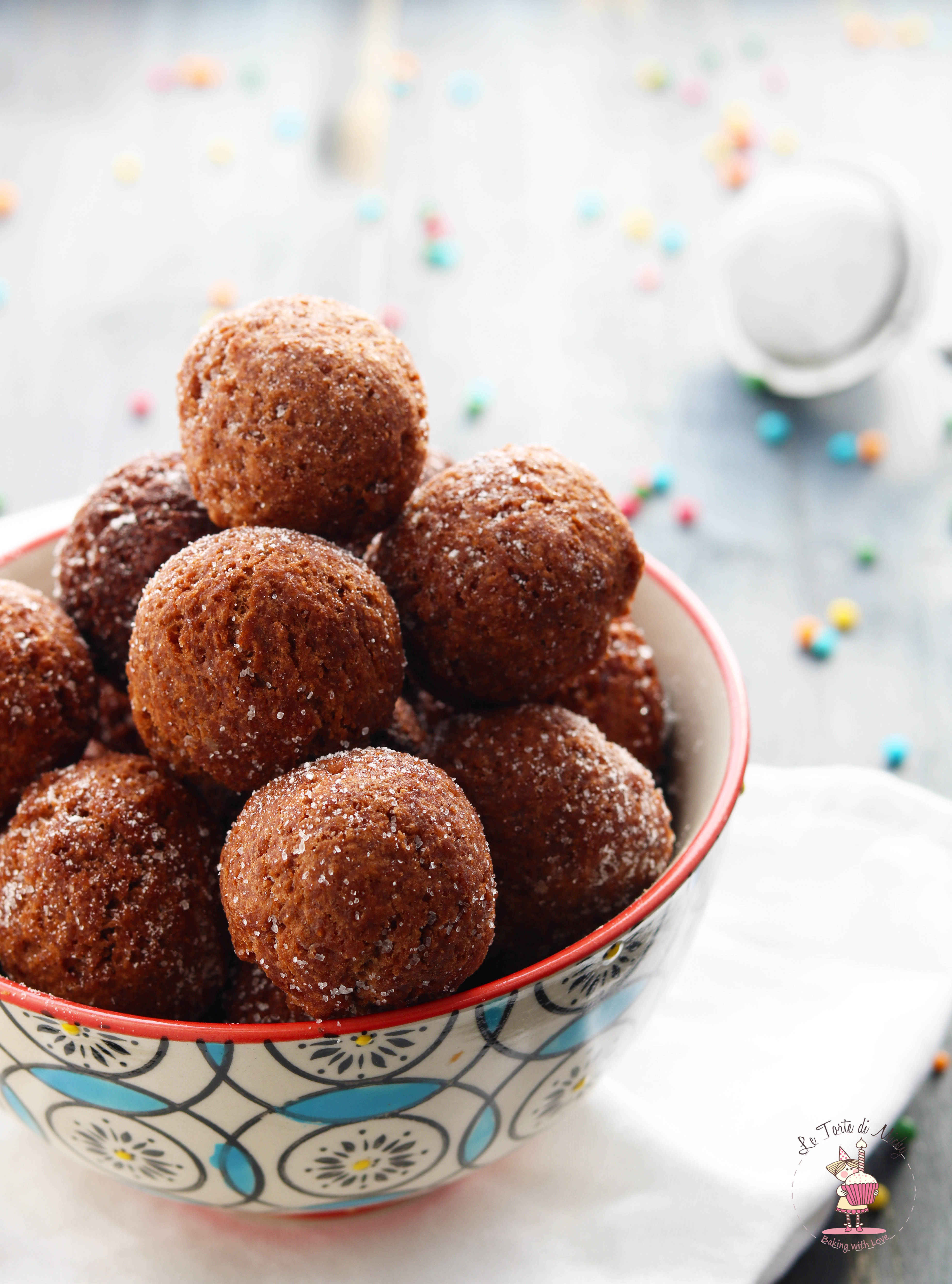 Castagnole al cacao, ricotta e liquore strega