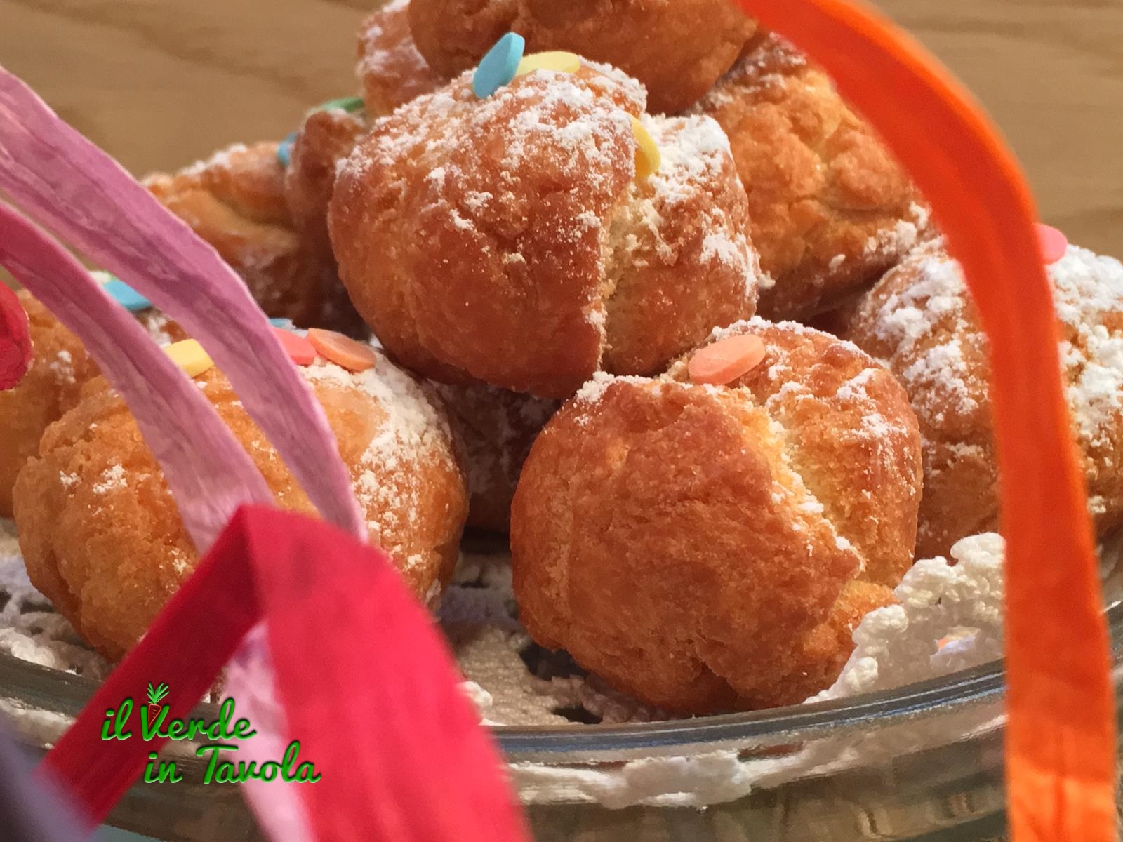Castagnole fritte di carnevale al profumo di limone