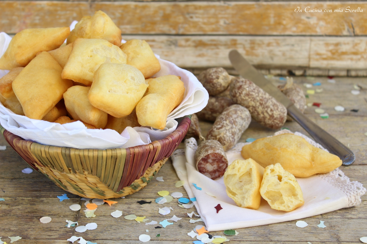 Castagnole salate vuote dentro