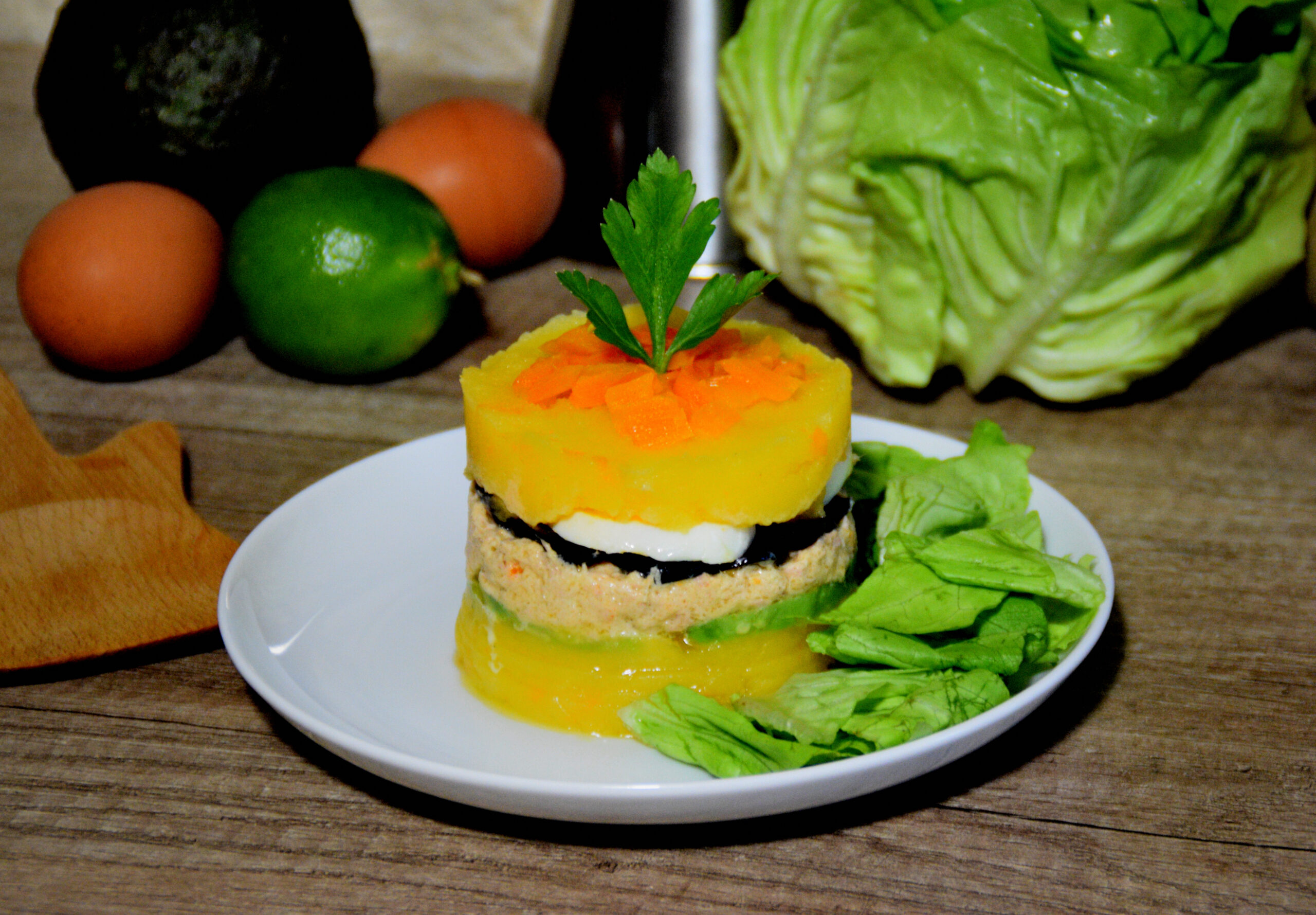 Causa Rellena ricetta peruviana: causa a la limeña (variante con tonno)