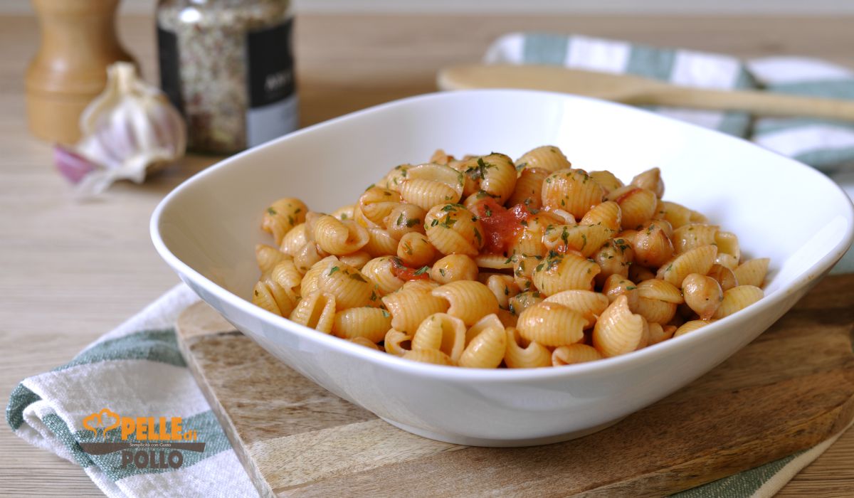 Cavatelli con ceci e pomodoro