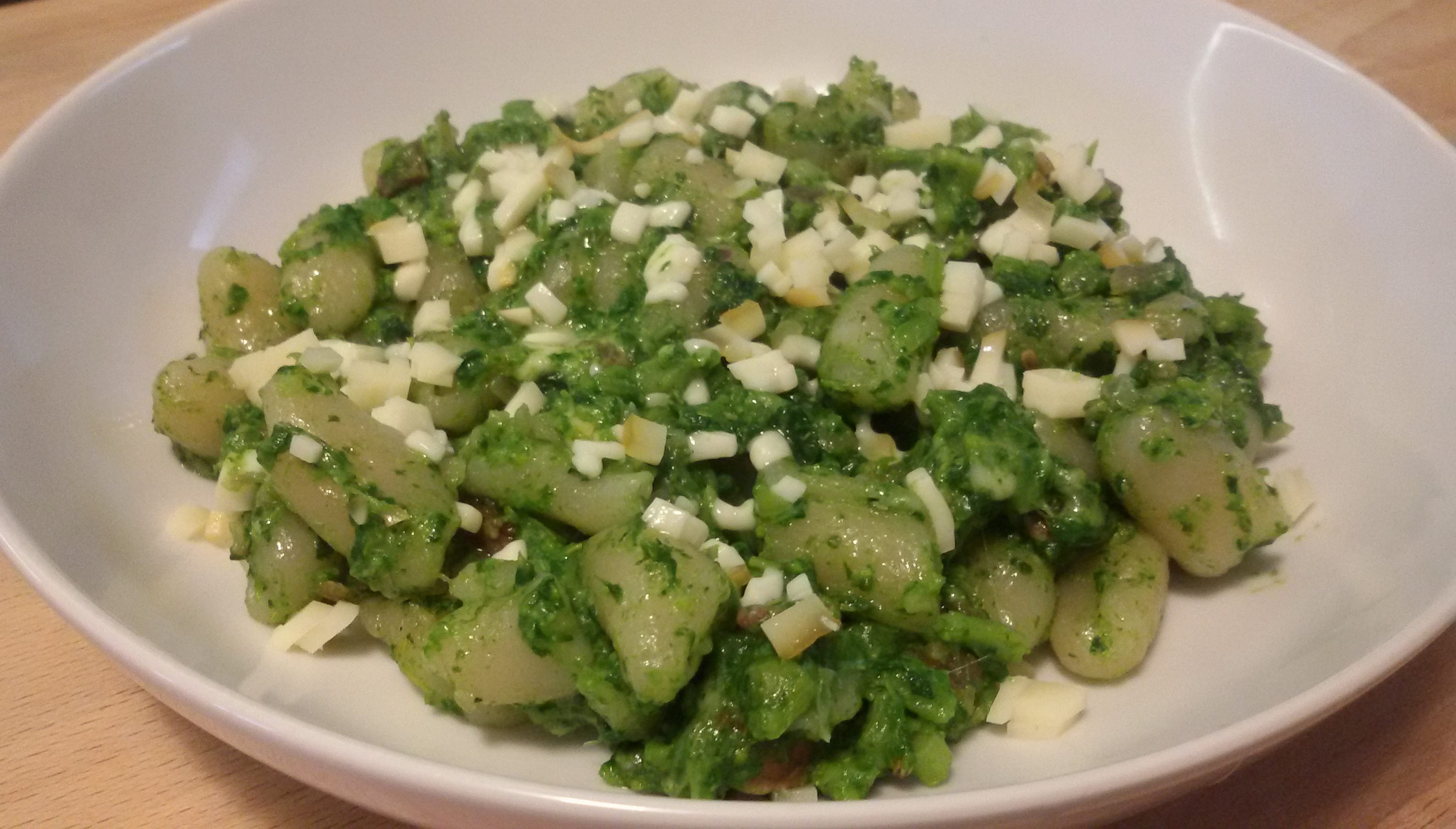 Cavatelli con cime di rapa, salsiccia secca e provola affumicata