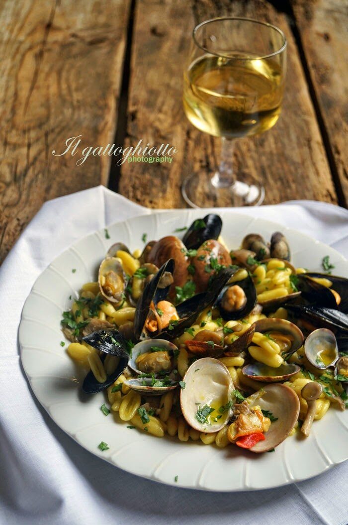 Cavatelli con conchiglie, funghi e zafferano