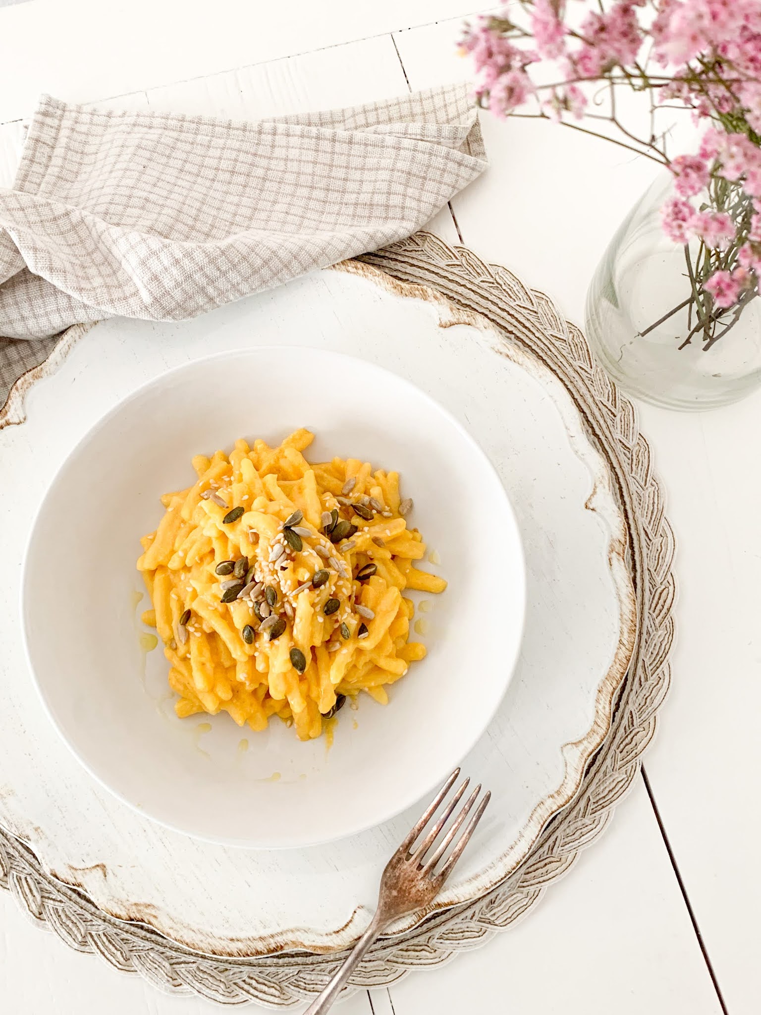 Cavatelli con crema di zucca, ricotta e semi oleosi (e benvenuto autunno)