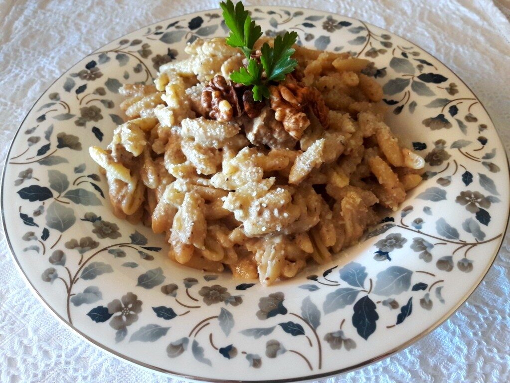 Cavatelli con pesto di melanzane e noci