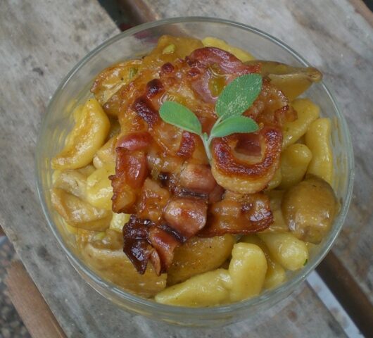 Cavatelli ovoli e guanciale