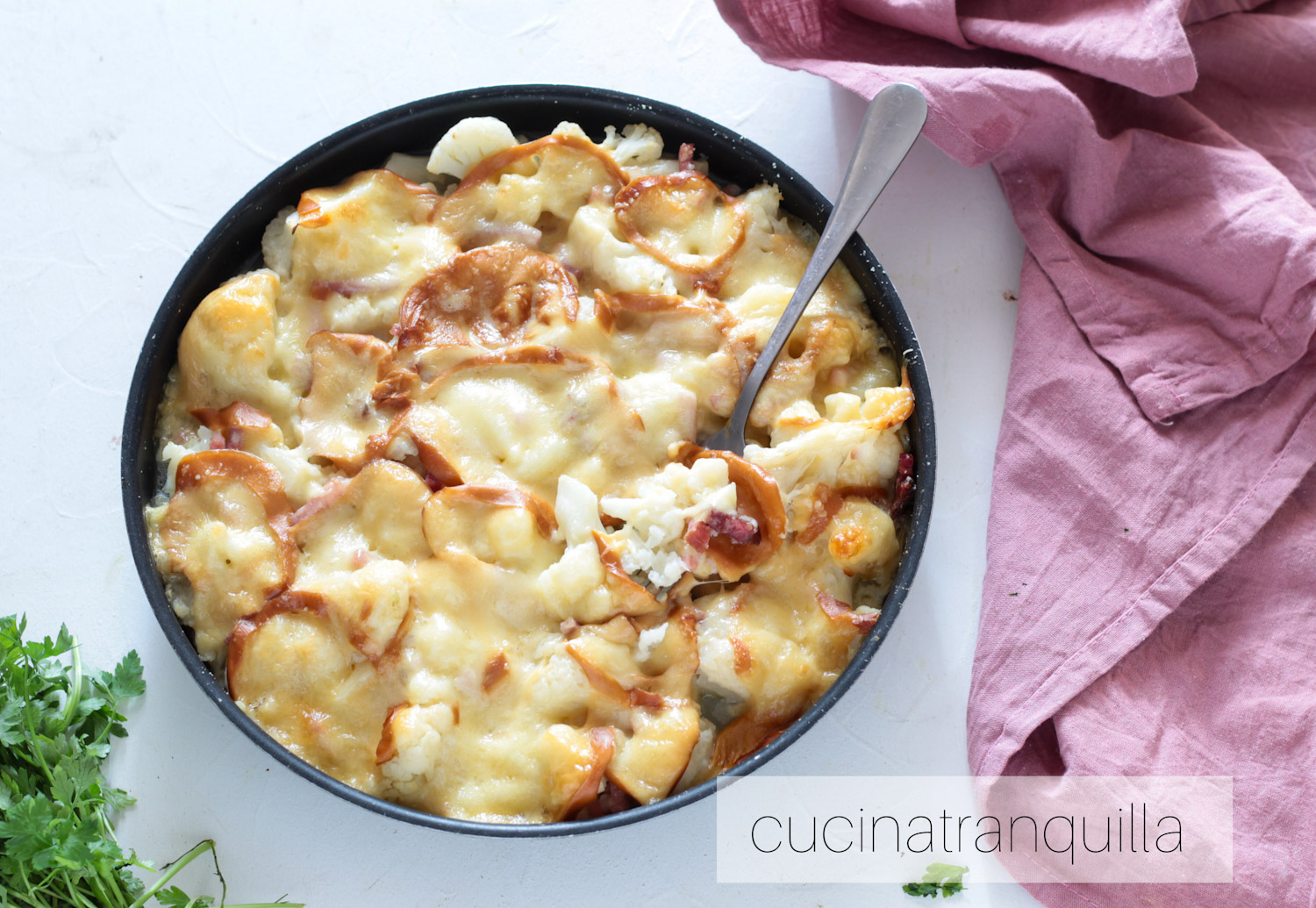 Cavolfiore al forno con scamorza affumicata e speck
