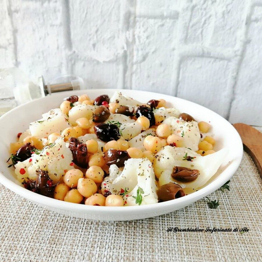 Cavolfiore bianco con ceci e olive taggiasche