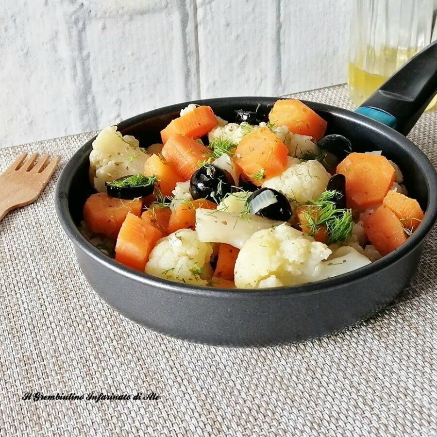 Cavolfiore in padella con carote e olive nere
