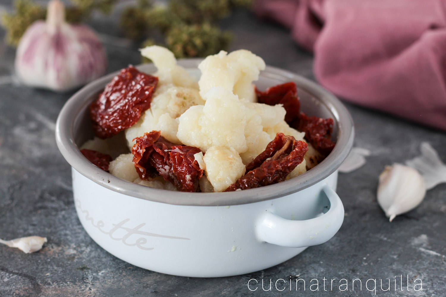 Cavolfiore in padella con pomodori secchi