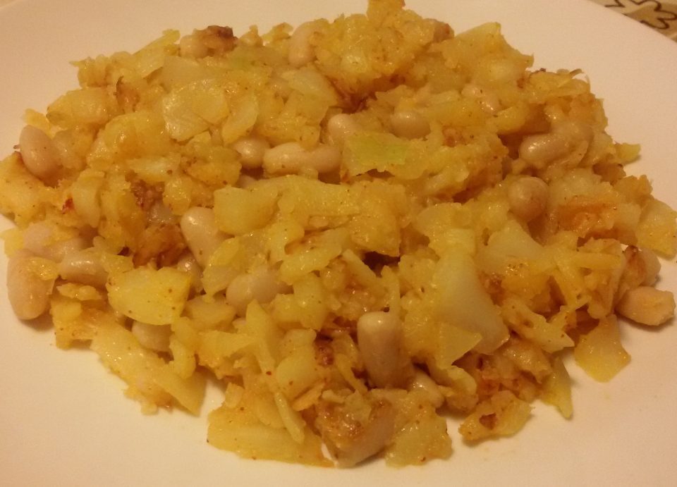 Cavolo cappuccio con patate e cannellini