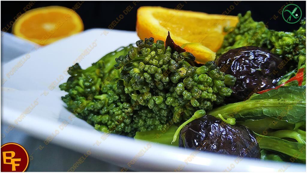 Cavolo nero con olive, arance e peperoni cruschi
