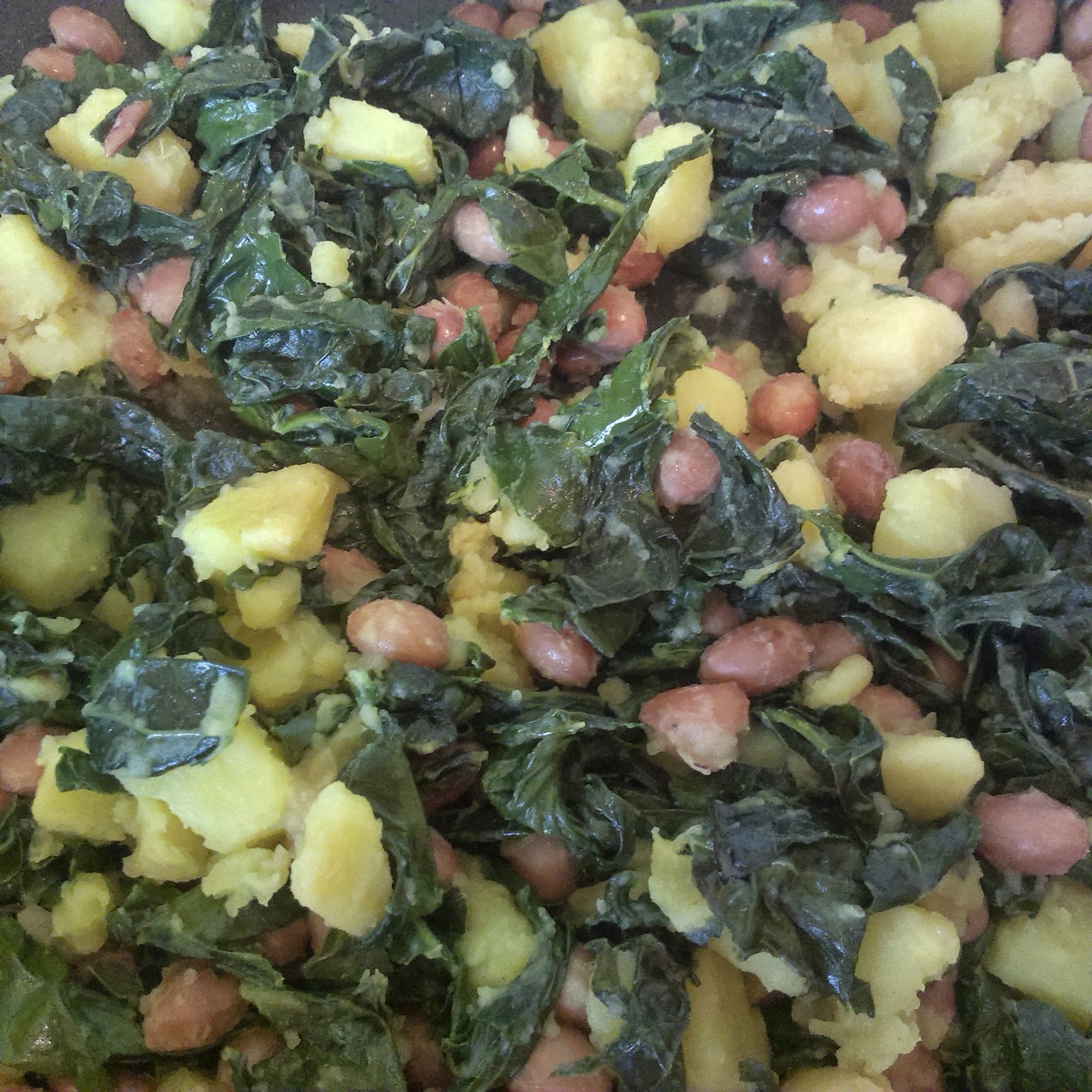 CAVOLO NERO IN PADELLA CON PATATE E BORLOTTI