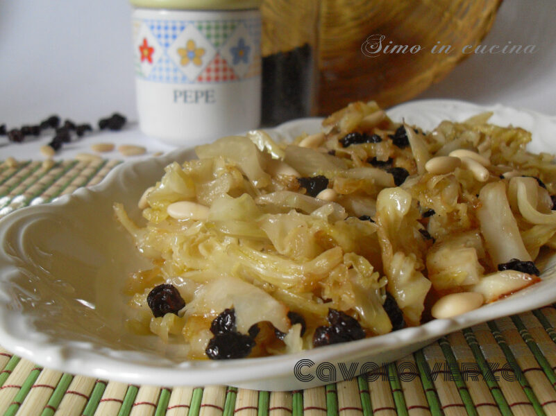 Cavolo verza con pinoli e uvetta