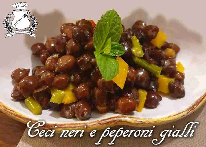 Ceci neri con peperoni gialli