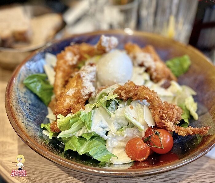 Cesar salad con pollo croccante