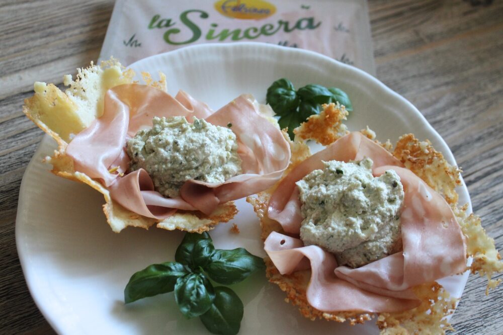 Cestini con crema di mortadella e pistacchio