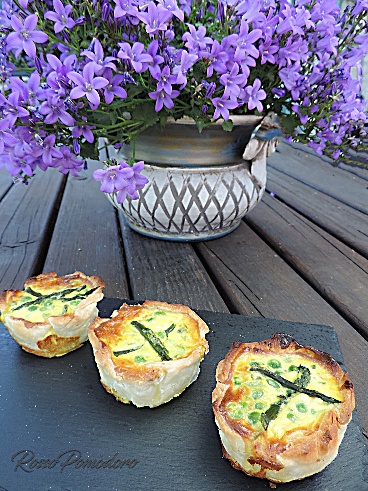 Cestini con formaggio cremoso asparagi e piselli