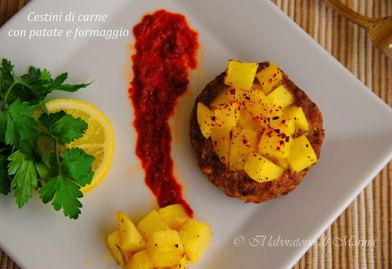 Cestini di carne con patate e formaggio fondente