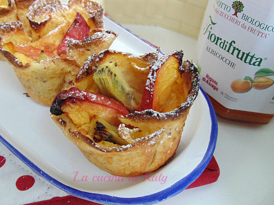 Cestini di crepes e frutta